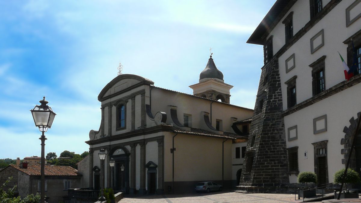 Kirche und Kirchplatz